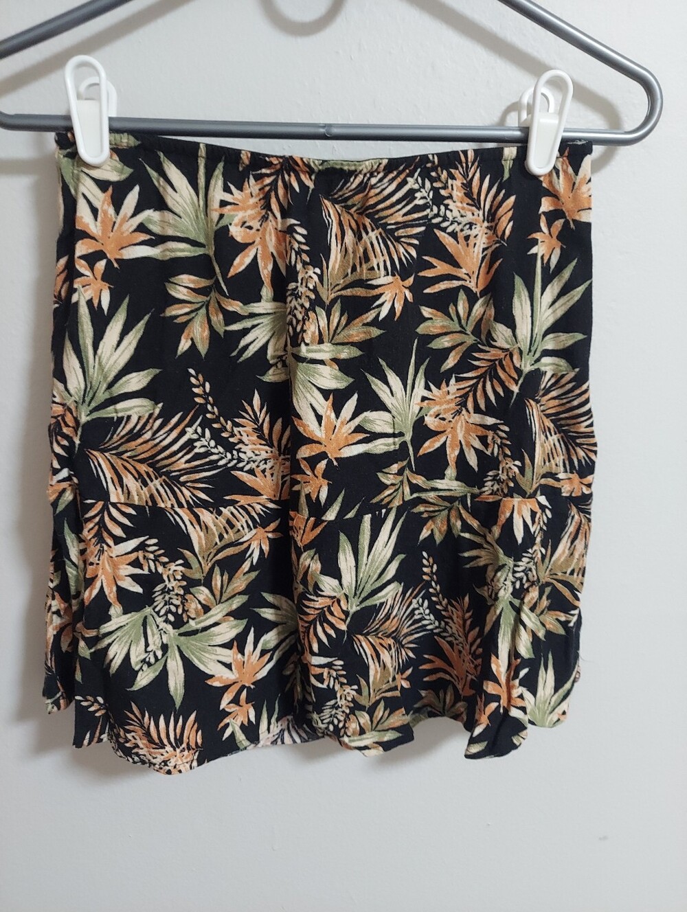 American Eagle Outfitters Black Hawaiin Print Skirt